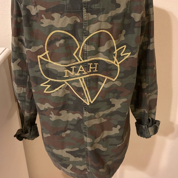 American Eagle AE Utility Army Camo Button Up Cargo Broken HEART Jacket - Picture 11 of 15